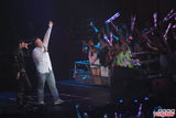 组图：周杰伦香港演唱会落幕 陈奕迅台上力挺