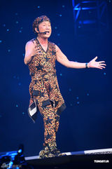 组图：许冠杰晒家人温馨照 与许冠英隔空对唱