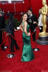 高清组图：萨曼莎-哈里斯亮相绿色礼服春意盎然