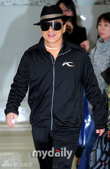 组图：成龙访韩宣传新片《十二生肖》