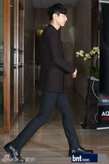 组图：元斌帅气出席化妆品牌新品发布会