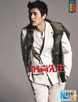 组图：玄彬退伍登杂志吐烟圈展桀骜型男风