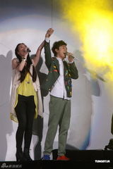 组图：苏打绿台北小巨蛋个唱与张悬温暖互动