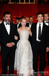 幻灯图集：《公平游戏》首映 娜奥米-瓦茨白色长裙