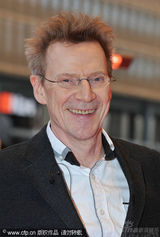 幻灯图集：电影《一家人》首映 导演佩妮莱蓝裙亮眼