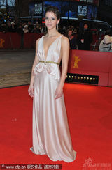 幻灯图集：《口哨》首映 导演赛尔班携主演亮相