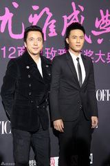 组图：杜淳助阵优雅盛典 黑色西装魅力有型