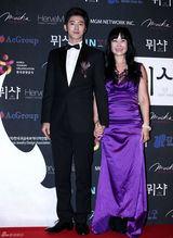 组图：宋允儿李敏贞参加珠宝奖 郑允浩2PM型男本色