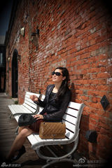 组图：涉薄案央视才女主播姜丰生活照曝光