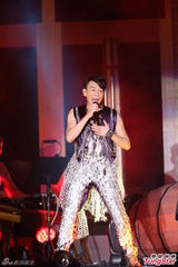 组图：陶喆与辣妹热舞互摸 谢霆锋帅气现身飙歌