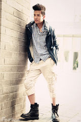 组图：陈晓东街拍写真曝光 清爽搭配潮范十足