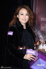 幻灯图：容祖儿熟女装扮代言 将任Twins演唱会嘉宾