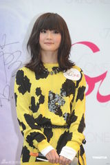 组图：阿Sa(蔡卓妍)自称粘人女友 想35岁前做妈妈