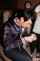 组图：梁思浩庆生频落泪 庄思敏江美仪等捧场