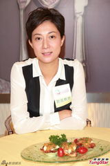 组图：吴绮莉录TVB节目 回应女儿像房祖名