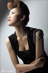 幻灯组图：邵雨涵性感大片曝光 发新碟笼络歌迷心