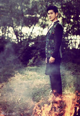 组图：何明翰曝最新写真 韩范彰显绅士品格