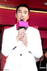 组图：赵又廷柯佳嬿再演情侣 大方贺阮经天入围金马 