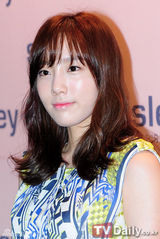 组图：少女时代泰妍尹世雅等出席化妆品新品问世会