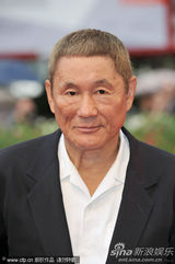 组图：北野武红毯走秀 面瘫无表情更显成熟魅力