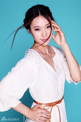 组图：屈玥时尚写真星范十足 新戏演绎背包客