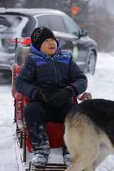 组图：《爸爸》雪乡抢先看 萌娃玩雪脸蛋红扑扑