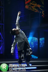 组图：完美先生周冠军出炉 李晨客串酒吧舞女