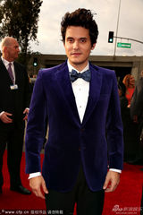 组图：第55届格莱美红毯男星型格礼服秀