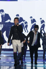 组图：韩庚开场劲歌热舞 获5项奖大赢