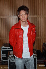 组图：《婚前试爱》首映 周秀娜真空上阵甜美性感