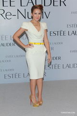 组图：李玟代言护肤品 李美凤结婚多年感情甜蜜