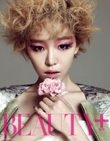 组图：韩歌手佳仁彩妆写真 性感丽人电眼勾魂