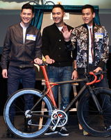 组图：《破风》发布会 彭于晏阮经天基情赛单车