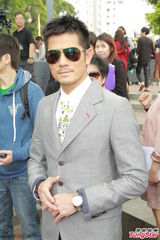 组图：郭富城帅气亮相 与熊黛林永远是朋友