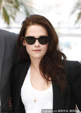 组图：斯图尔特携手邓斯特亮相戛纳养眼十足