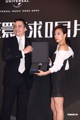 组图：天后林忆莲加盟环球 否认取代谢安琪