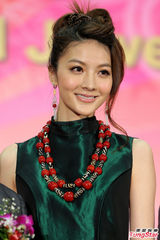 组图：吴亚馨走出李宗瑞事件 末日重生压轴走秀