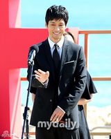 组图：河正宇金孝珍出席电影节观众对话活动