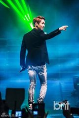 组图：SHINee与EXO-K等K-POP演唱会秀炫舞