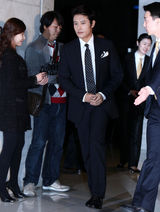 组图：韩星郑俊浩的婚礼 张东健等众韩星出席力捧