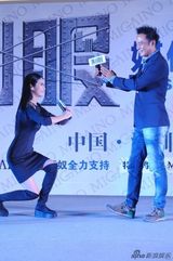 组图：《制服》深圳发布会 颖儿拜师任达华