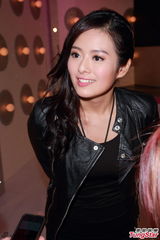 组图：杨诗敏情人节有约 许亦妮信一见钟情