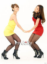 幻灯图集：韩国三女子组合拍MV 短裙丝袜性感上阵