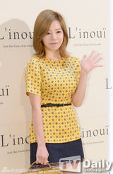 组图：张根硕少女时代等背靓包光鲜出席活动