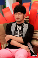 周杰伦粉裤子登康熙 称心智只有20岁不适合结婚(图)