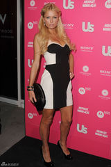 高清图：帕丽斯-希尔顿性感亮相派对 低胸爆乳