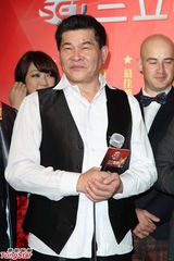 组图：三立台金钟庆功 澎恰恰吴凤秀红内裤