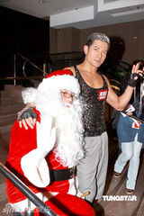 组图：郭富城玩转广东道 自称高空唱歌很浪漫 