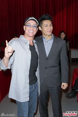 组图：尚格云顿助阵2012亚姐竞选赞佳丽优雅