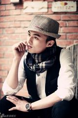 组图：叶祖新时尚写真英伦造型潮范足